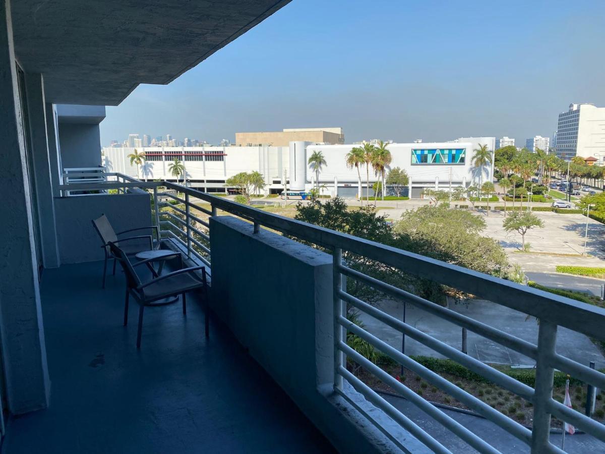 פורט לודרדייל Gallery One - A Doubletree Suites By Hilton Hotel מראה חיצוני תמונה