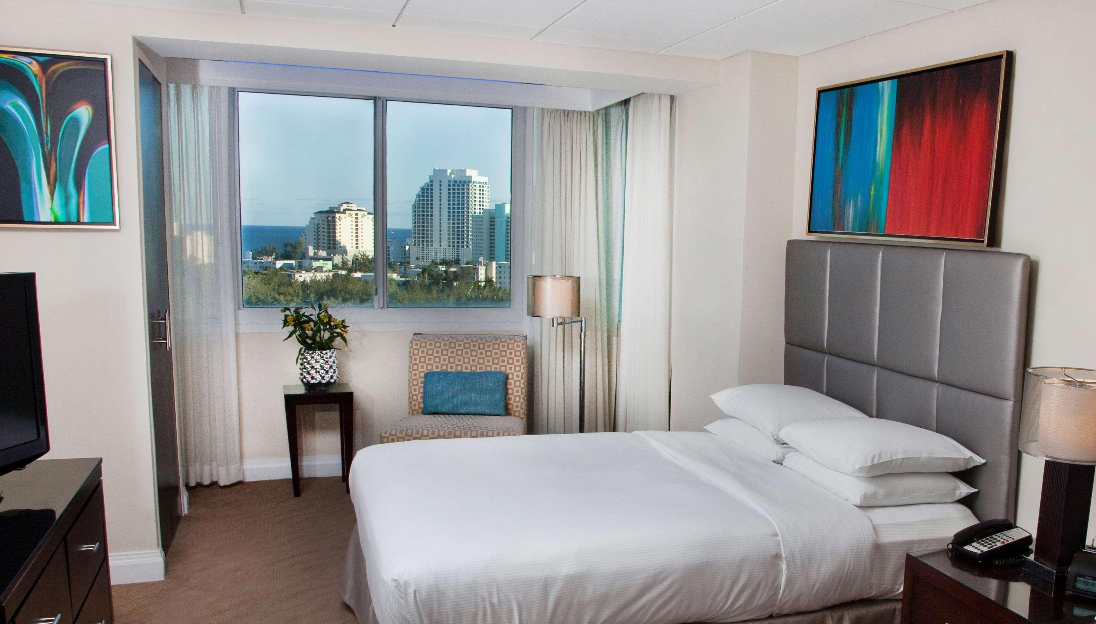 פורט לודרדייל Gallery One - A Doubletree Suites By Hilton Hotel מראה חיצוני תמונה