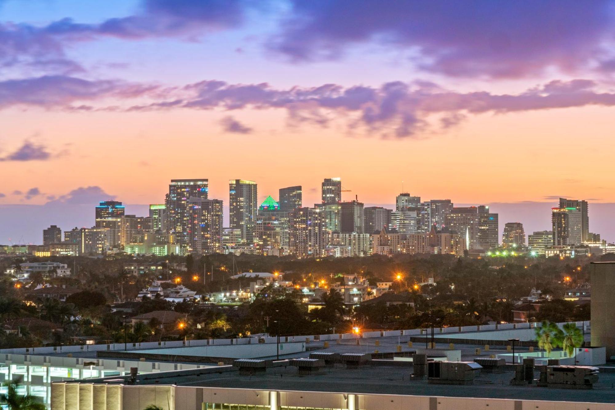 פורט לודרדייל Gallery One - A Doubletree Suites By Hilton Hotel מראה חיצוני תמונה